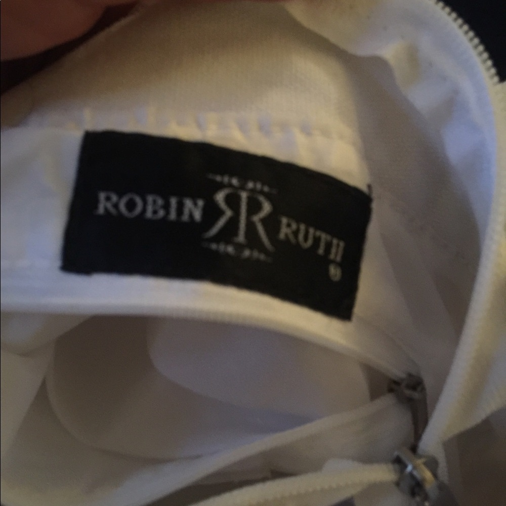 Robin Ruth - Picture 2 of 2